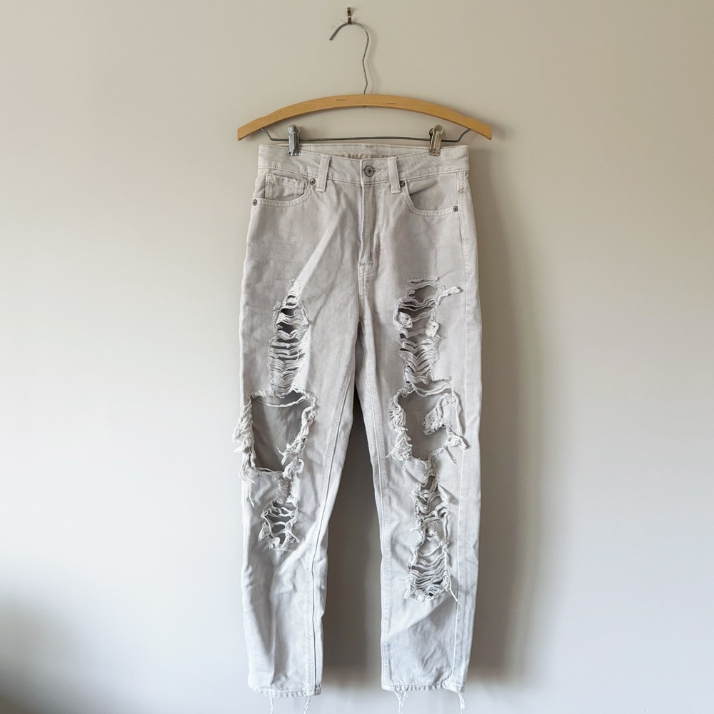 American Eagle Distressed Light Gray Denim Jeans
